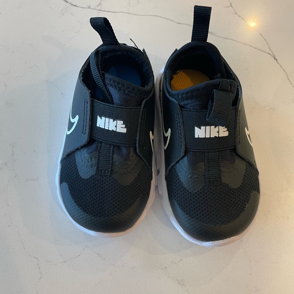 Nike Flex Runner tennis shoe